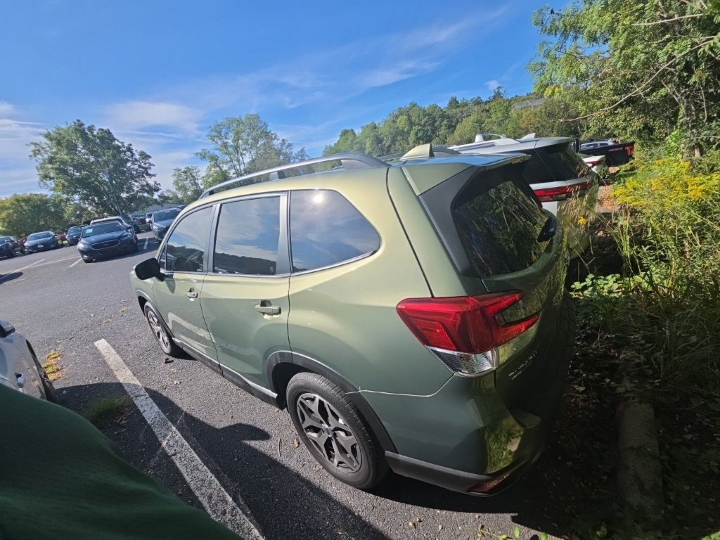 Used 2019 Subaru Forester Premium AWD/4WD image 4