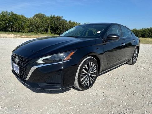 Used 2025 Nissan Altima 2.5 SV FWD image 1