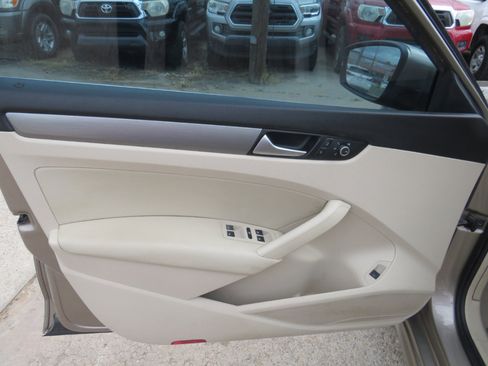 Used 2015 Volkswagen Passat TDI SE image 9