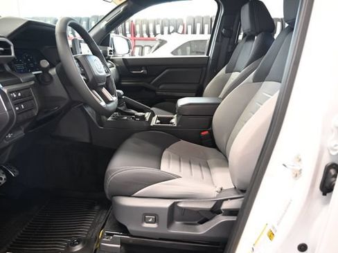 Used 2025 Toyota Tacoma TRD Sport AWD/4WD image 11