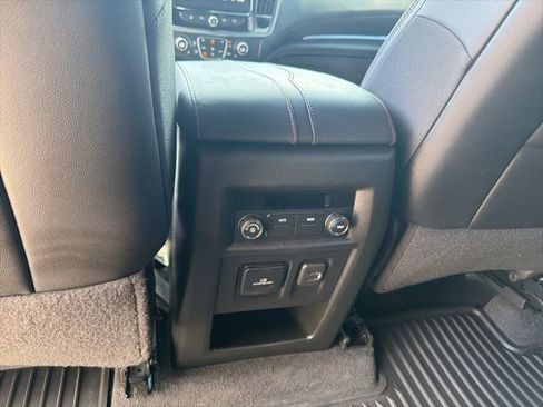 Used 2023 Chevrolet Traverse RS image 17
