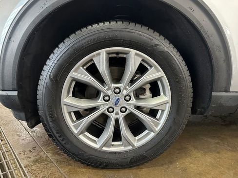 Used 2023 Ford Explorer XLT w/ Equipment Group 202A AWD/4WD image 41