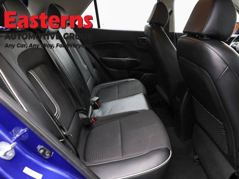 Used 2023 Hyundai Venue Limited FWD image 22