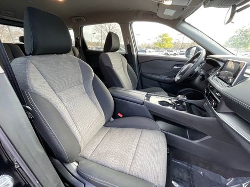 Used 2023 Nissan Rogue SV image 31