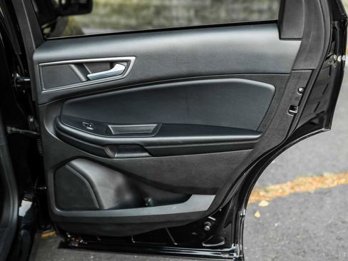 Used 2023 Ford Edge SEL image 16