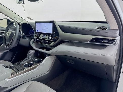 Used 2023 Toyota Highlander Limited image 49