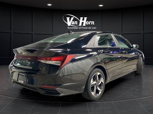 Used 2023 Hyundai Elantra SEL w/ Convenience Package FWD image 7