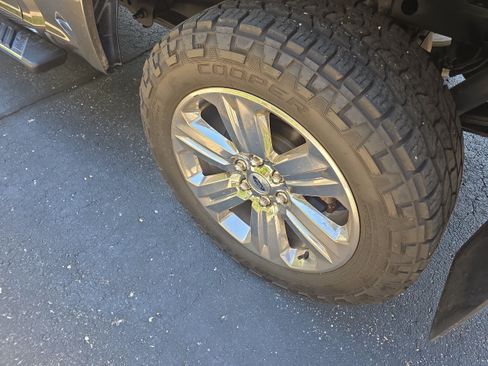 Used 2019 Ford F150 XLT w/ Equipment Group 302A Luxury AWD/4WD image 9