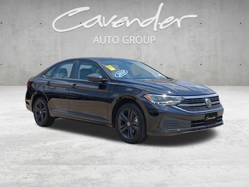 Used 2024 Volkswagen Jetta SE FWD image 2