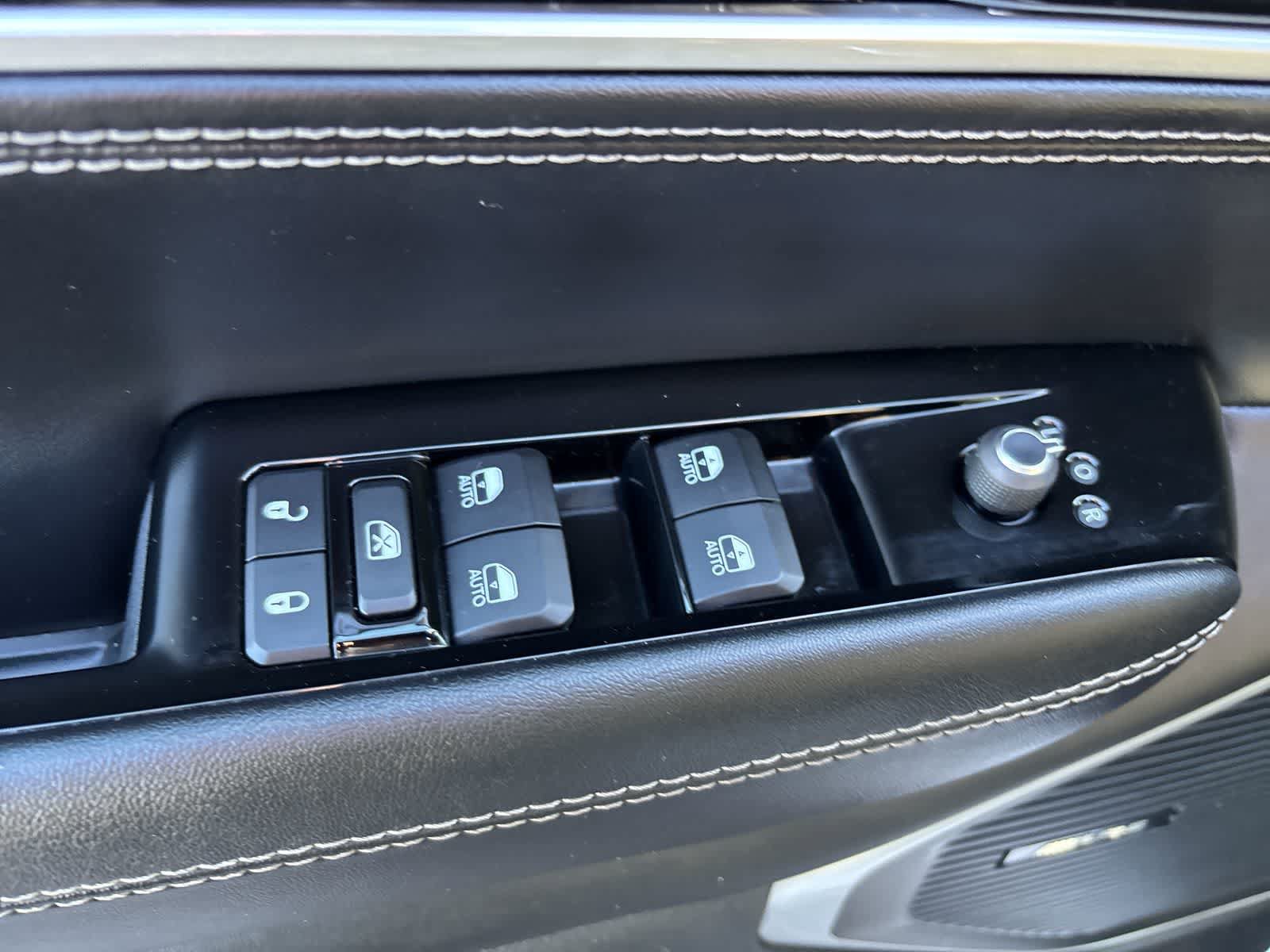 Used 2022 Jeep Wagoneer Series II AWD/4WD image 9