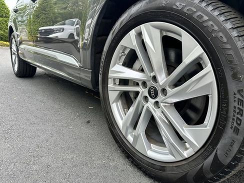 Used 2022 Audi Q7 3.0T Premium Plus w/ Premium Plus Package AWD/4WD image 11