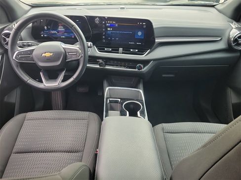 Used 2025 Chevrolet Equinox LT image 11