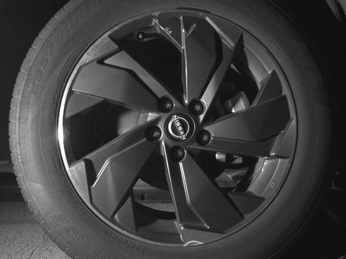Used 2025 Nissan Rogue SV FWD image 13
