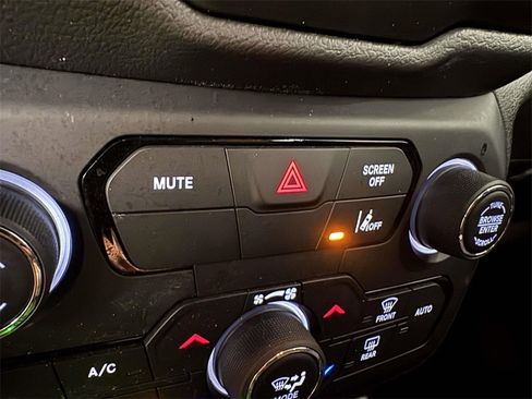 Used 2022 Jeep Renegade Latitude image 30