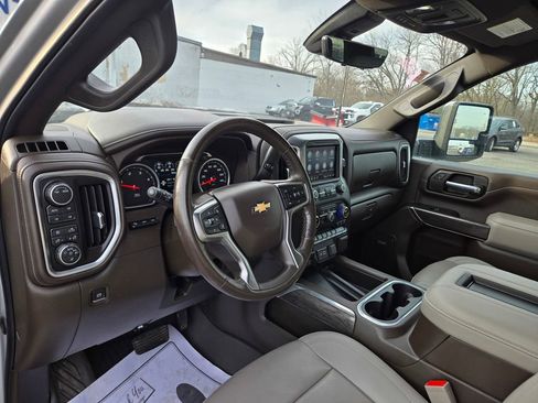 Used 2022 Chevrolet Silverado 2500 LTZ image 2