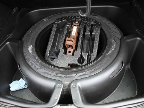 Used 2011 Jeep Grand Cherokee Overland Summit image 29