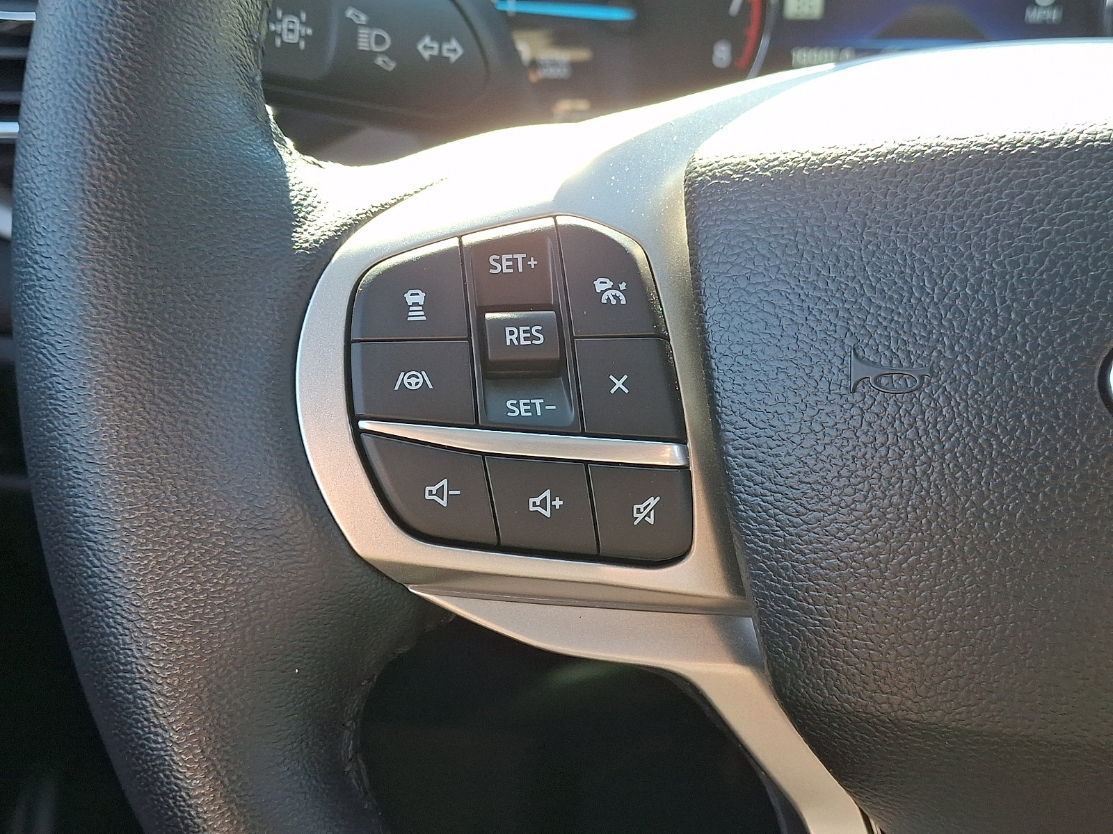 Used 2023 Ford Explorer XLT w/ Equipment Group 202A AWD/4WD image 29