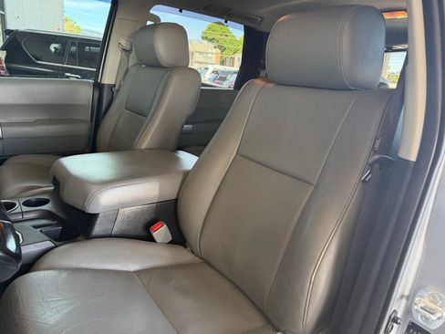 Used 2018 Toyota Sequoia Limited w/ Safety & Convenience Package AWD/4WD image 6