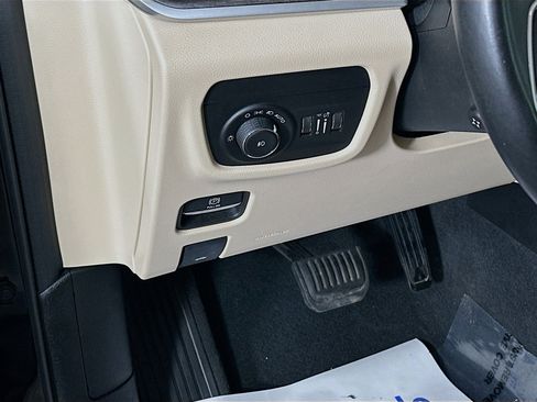 Used 2022 Jeep Grand Cherokee L Limited w/ Luxury Tech Group II image 10