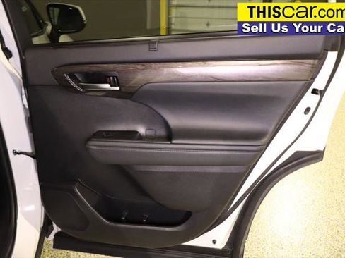 Used 2021 Toyota Highlander Platinum image 33