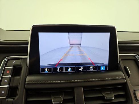 Used 2021 GMC Yukon SLT w/ Rear Media and Nav Package image 4