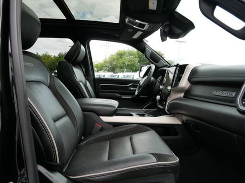 Used 2019 RAM 1500 Laramie AWD/4WD image 16