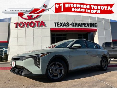 Used 2025 Kia K4 LXS image 1