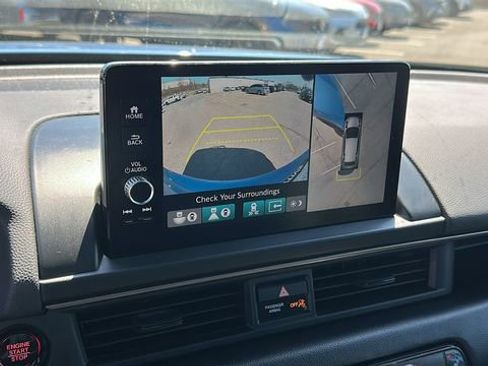 Used 2025 Honda Pilot TrailSport image 17