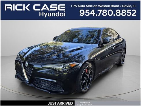 Used 2022 Alfa Romeo Giulia Ti RWD image 1