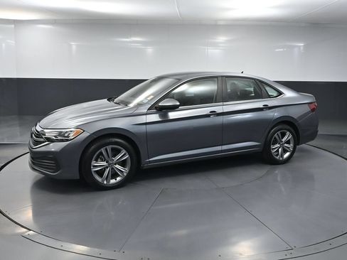 Used 2024 Volkswagen Jetta SE FWD image 8