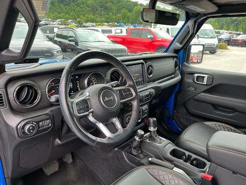 Used 2022 Jeep Gladiator Overland AWD/4WD image 6