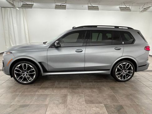 Used 2025 BMW X7 M60i w/ Climate Comfort Package image 2