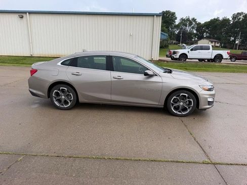 Used 2024 Chevrolet Malibu LT FWD image 2