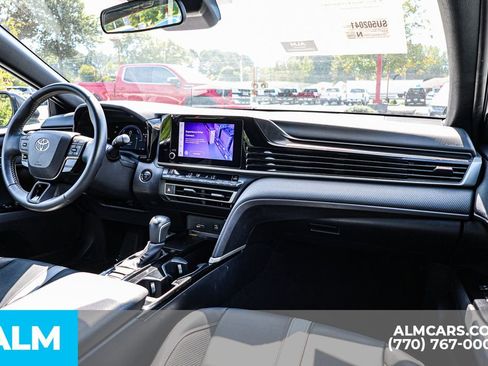 Used 2025 Toyota Camry SE image 29