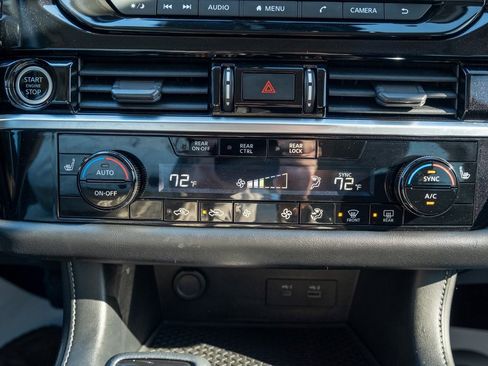 Used 2022 Nissan Pathfinder SV image 24