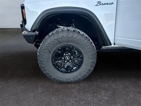 Used 2024 Ford Bronco Wildtrak image 14