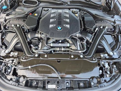 Used 2025 BMW 760i xDrive w/ Executive Package AWD/4WD image 25