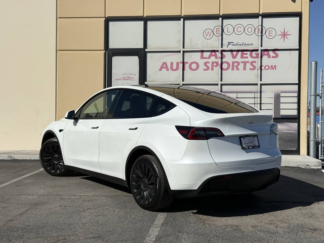 Used 2024 Tesla Model Y Long Range AWD/4WD image 9