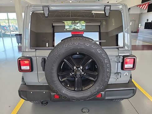 Used 2022 Jeep Wrangler Unlimited Sahara image 4