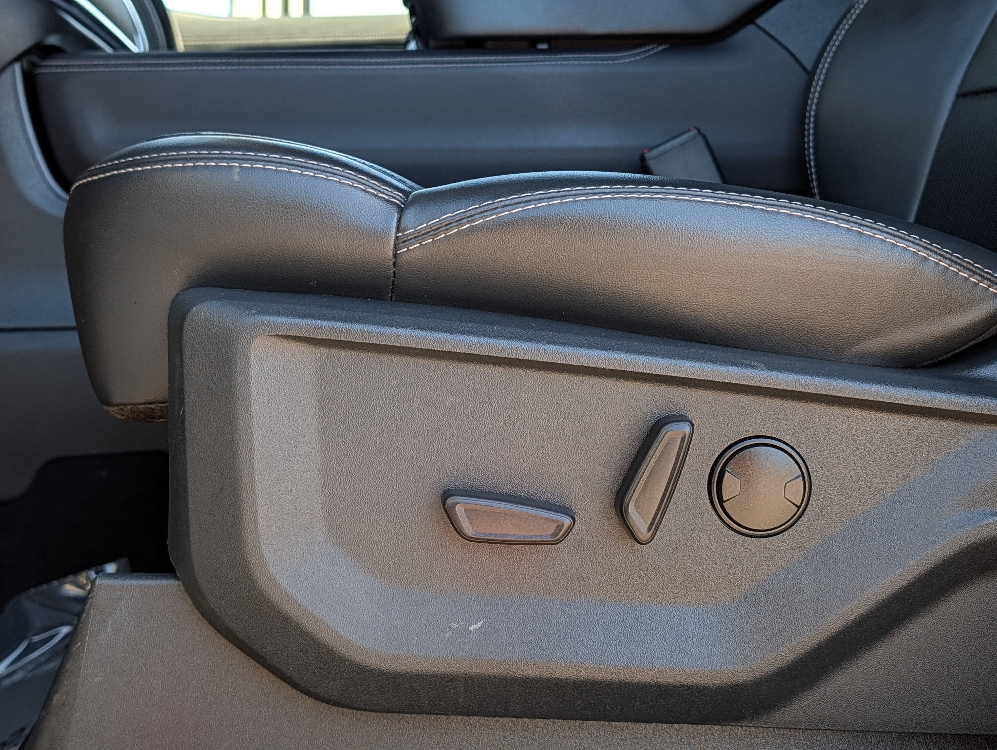 Certified 2025 Ford Expedition Platinum w/ Stealth Performance Package AWD/4WD image 27