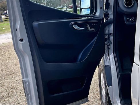 Used 2024 Mercedes-Benz Sprinter 2500 image 22