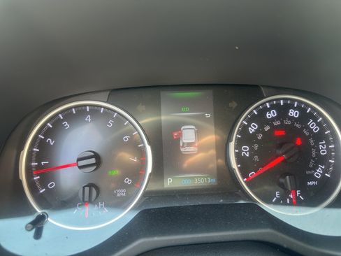 Used 2022 Toyota RAV4 XLE Premium AWD/4WD image 8
