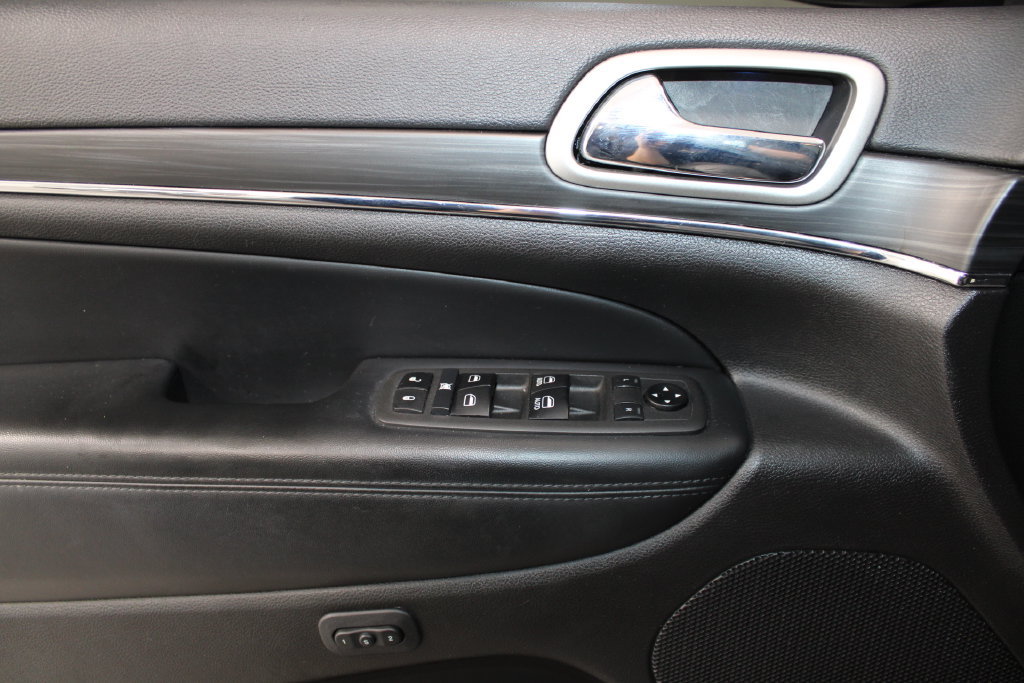 Used 2021 Jeep Grand Cherokee Limited AWD/4WD image 38