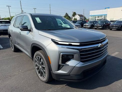 New 2026 Chevrolet Traverse LT w/ Sun and Wheel Package FWD image 1