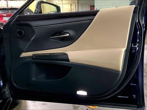 Used 2019 Lexus ES 350 w/ Accessory Package FWD image 21