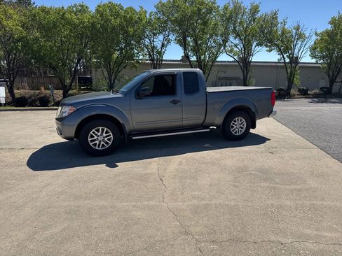 Used 2018 Nissan Frontier SV image 8