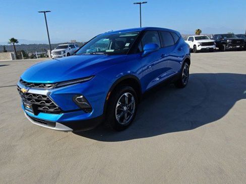 Used 2025 Chevrolet Blazer LT FWD image 4