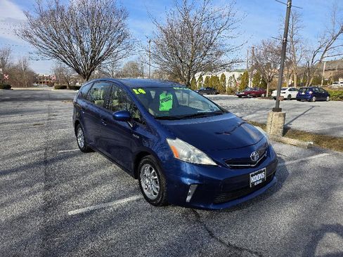 Used 2014 Toyota Prius V Three image 8