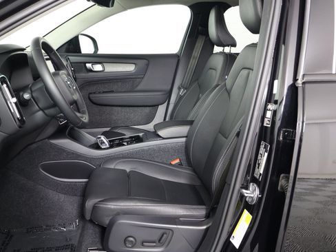 Certified 2026 Volvo XC40 B5 Plus AWD/4WD image 31
