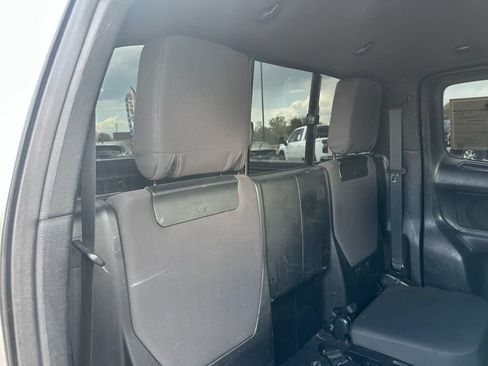 Used 2016 Toyota Tacoma TRD Off-Road AWD/4WD image 22